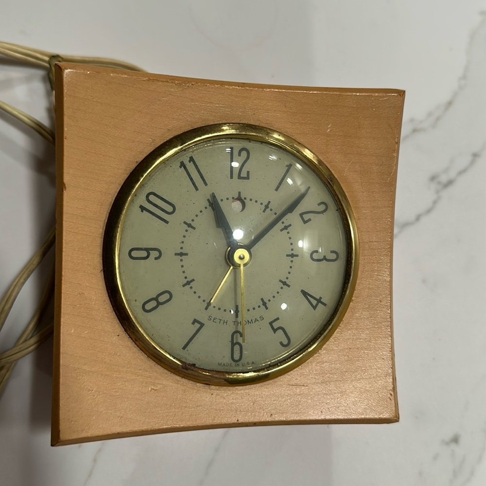 Seth Thomas Clocks mid century mantle clock Belwyn Model No E904-000